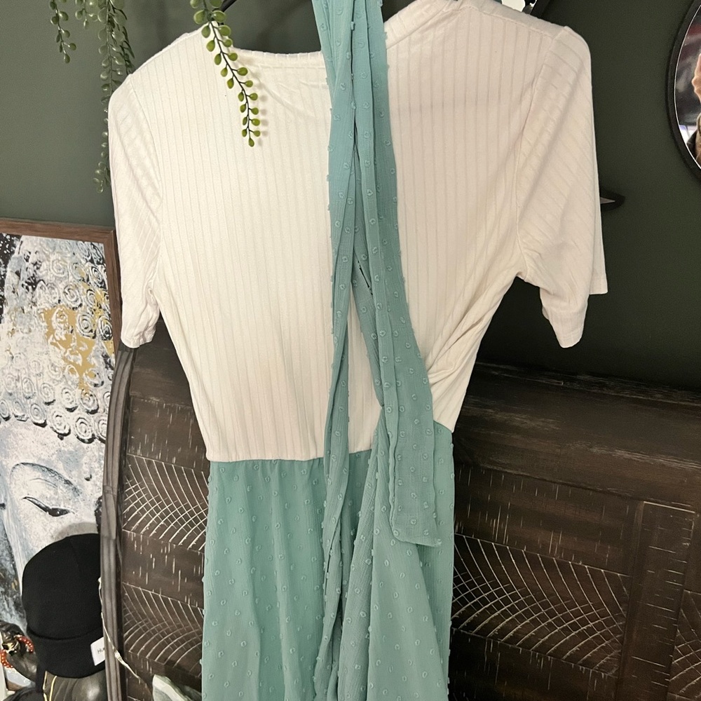 Maxi dress with tie